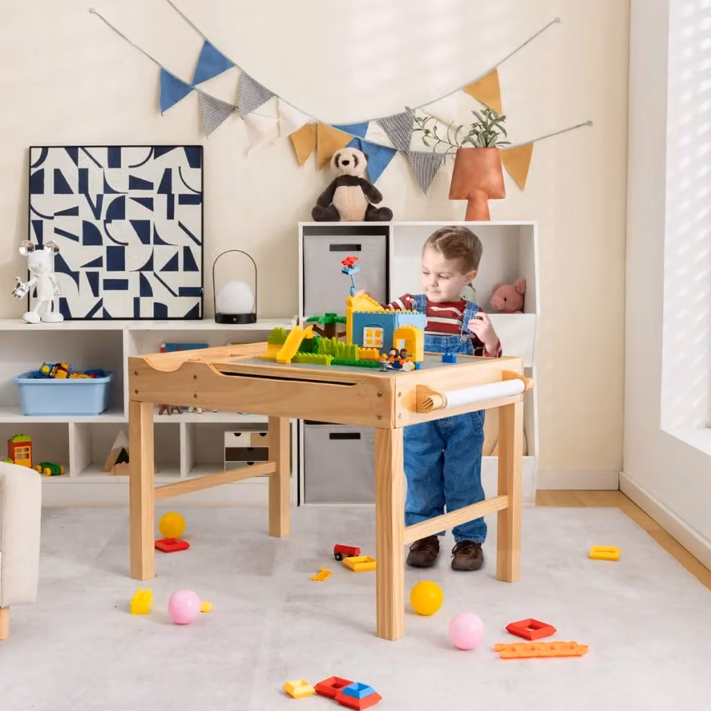 Tavolo multiattività per bambini Design Mania in legno di pino naturale con piano reversibile e porta rotolo per disegno, L: 60 cm, P: 57 cm, H: 86,5 cm – 2