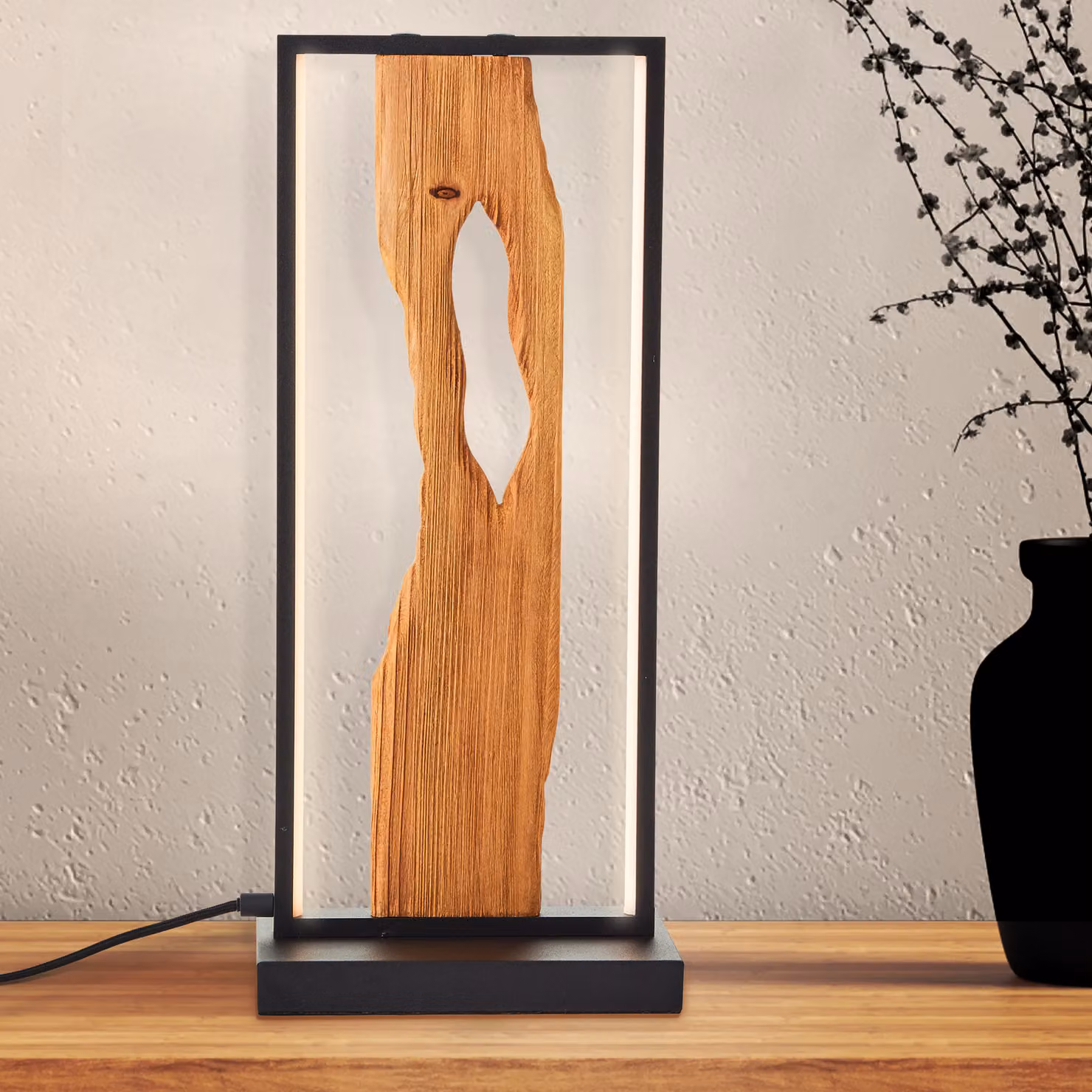 BRILLANTE lampada da tavolo minimalista a LED CHAUMONT| Lampada da tavolo alta nera con dettagli in legno | 10W 940 Lumen 3000 Kelvin| Alluminio/legno