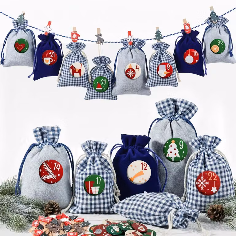 Calendario dell'Avvento XXL in tessuto, con 24 sacchetti riutilizzabili, nei colori blu e grigio, disponibile in 2 dimensioni