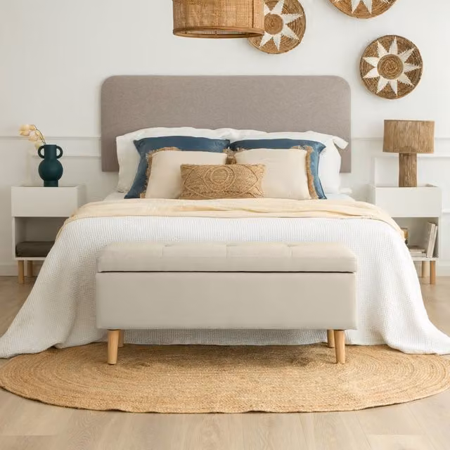 Scarpiera Banak beige con struttura imbottita in tessuto e MDF