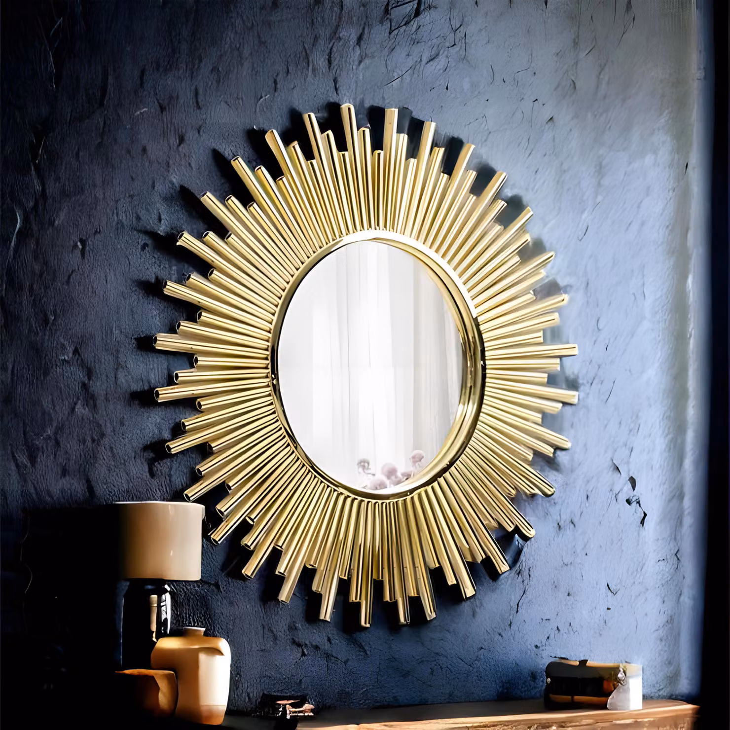 Specchio decorativo da parete a forma di sole con cornice in oro lucido