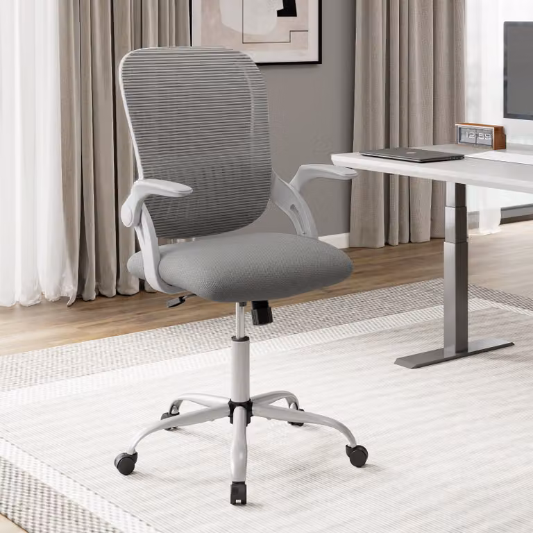 Sedia da ufficio ergonomica Costway in rete traspirante grigia con braccioli e ruote girevoli per home office