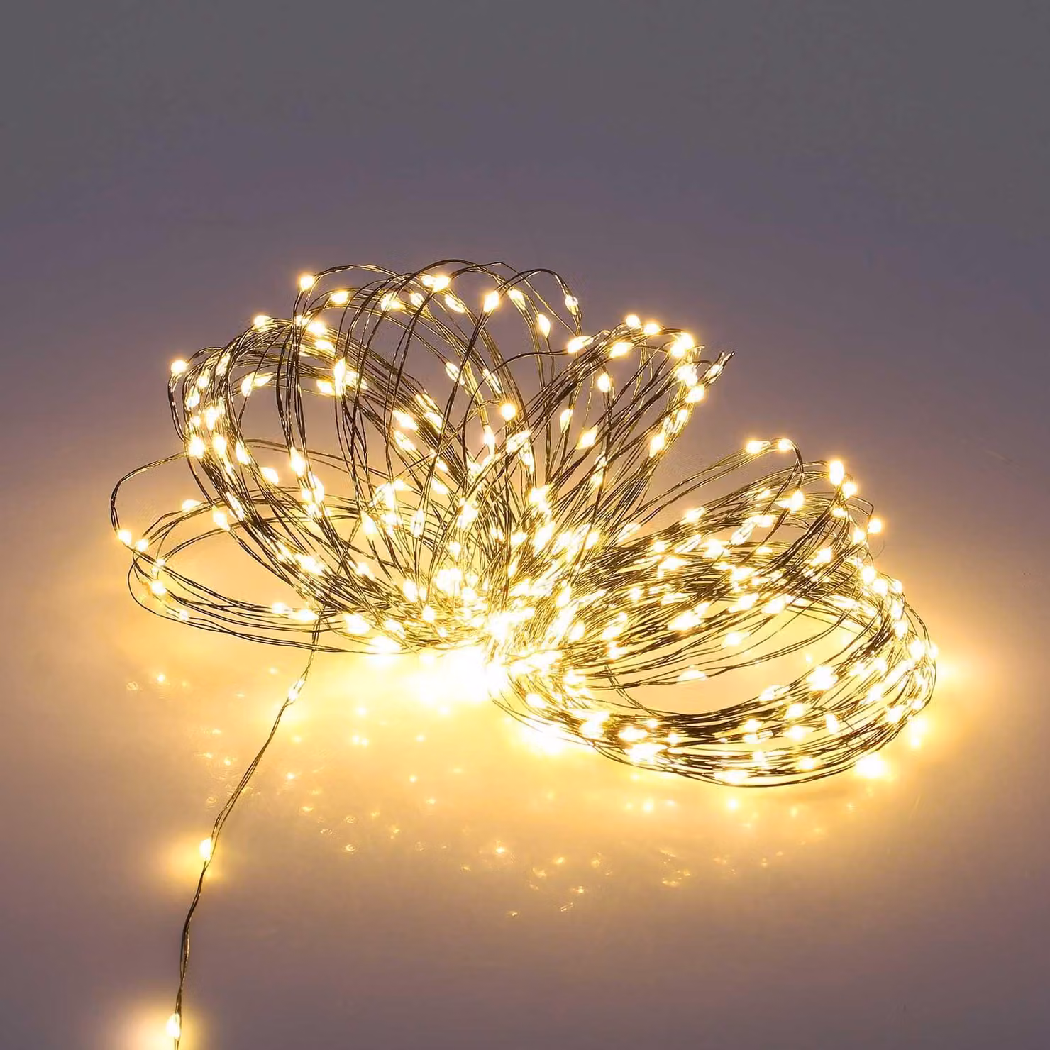 Catena luminosa da 30 metri, con 300 LED bianco caldo, filo flessibile e resistente all'acqua