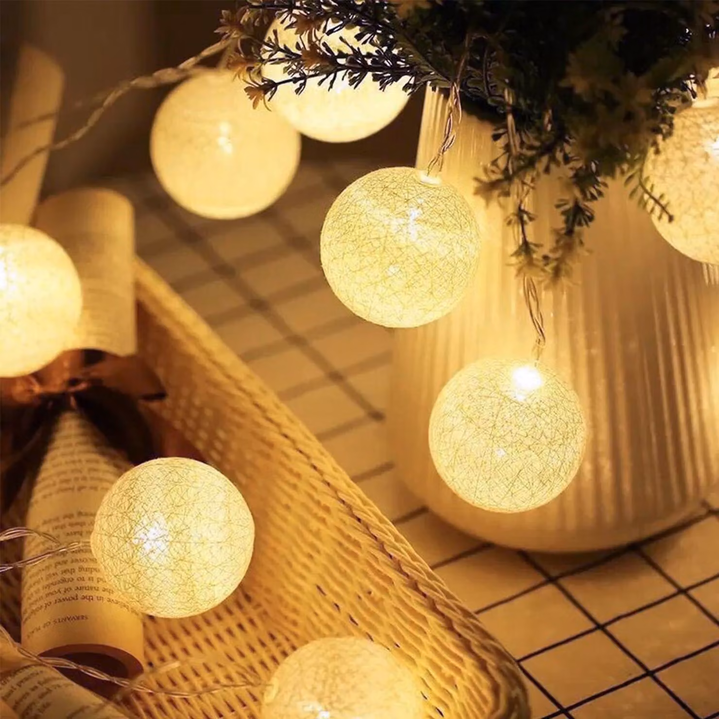 Catena luminosa a LED con palline di cotone, lunghezza 1,5 metri, 10 LED, diametro 3 cm, colore bianco