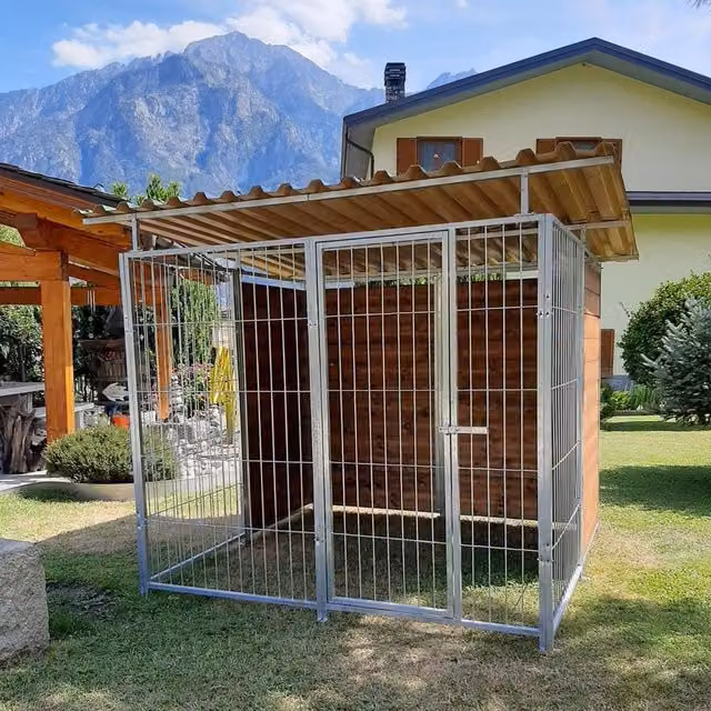 Box per cani da esterno SIDERBOX con tettoia e retro in legno e metallo zincato, resistente alle intemperie, L: 200 cm, P: 200 cm, H: 180 cm