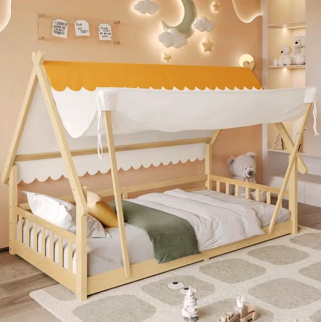 Letto singolo per bambini MODFU con struttura a casetta in legno di pino, tenda rimovibile e sponde, bianco e beige, 90 x 200 cm