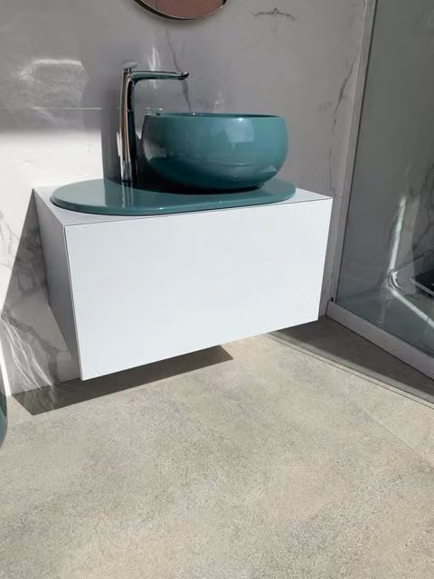 Mobile bagno sospeso Delfo Cielo bianco con lavabo e top in ceramica Smeraldo L: 76 cm