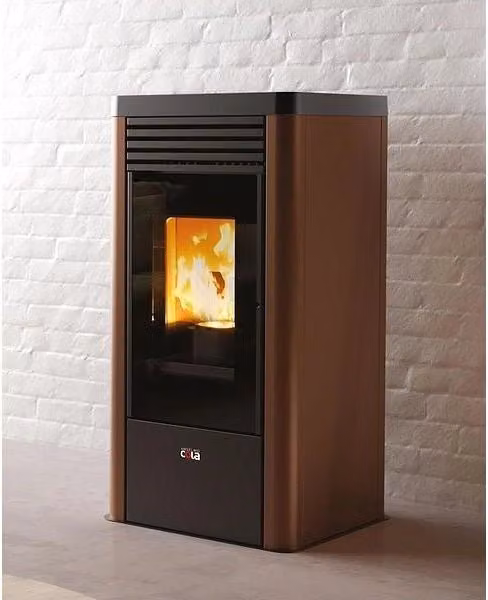 Stufa a pellet COLA LA12XR0Y KLEAN da 8,27 kW in colore bianco e bronzo con finiture in vetro e metallo