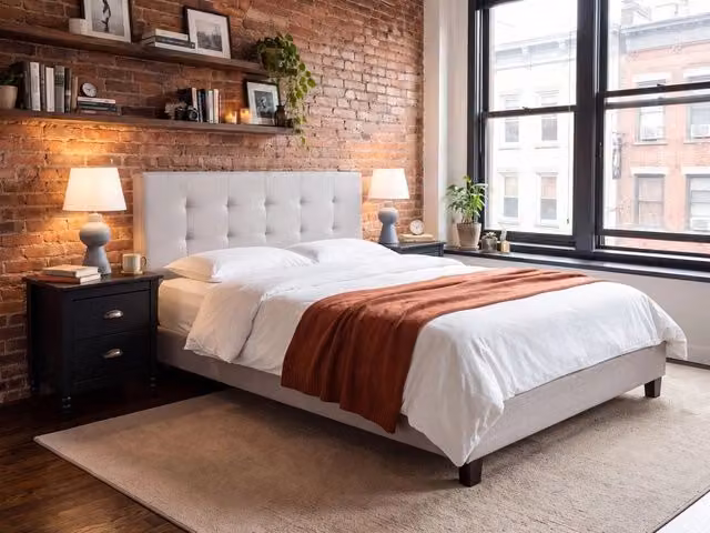 Letto imbottito Beliani in tessuto grigio con rete a doghe e testiera trapuntata L/P: 180 x 200 cm – 1