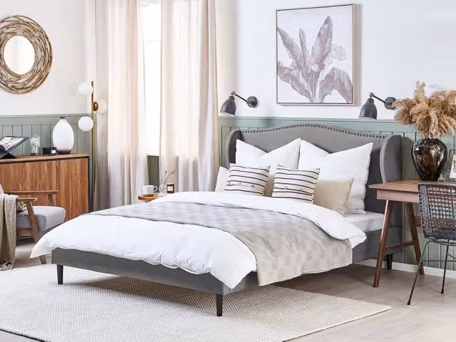 Letto Imbottito in Velluto Beliani Grigio con Doghe in Legno e Testiera Trapuntata L/P: 180 x 200 cm