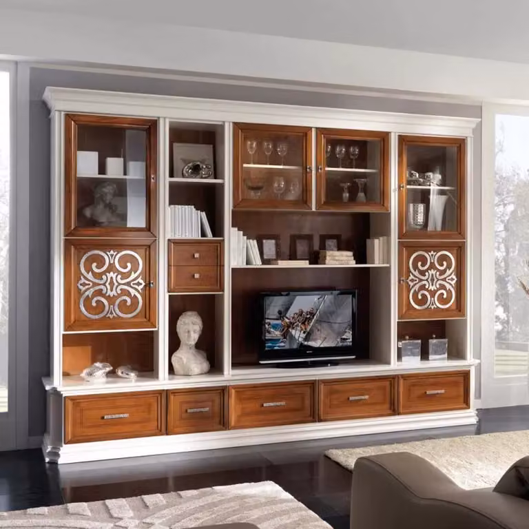 Parete attrezzata classica Mobili 2G in legno bianco noce con dettagli argento L: 328 cm, P: 55 cm, H: 245 cm