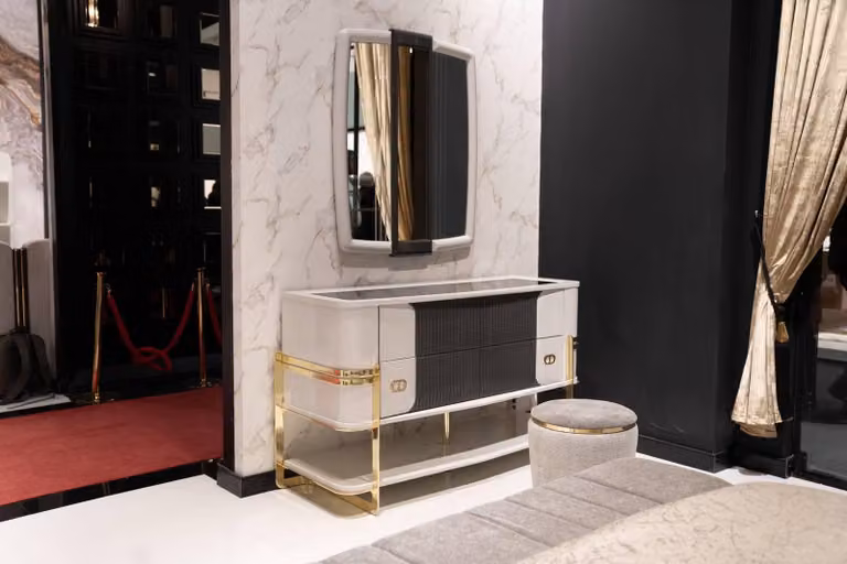 Eleganter Beigeton Holz Schminktisch mit Spiegel und Hocker