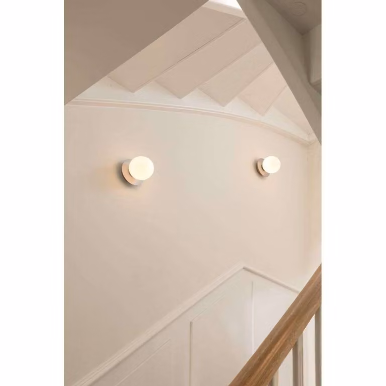 Nuura Aps Applique da parete di design Liila, dimmerabile, Cromo / Argento, Bagno, Metallo, Scandinavo, Applique