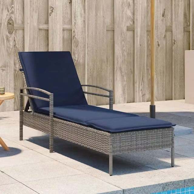 Lettino prendisole vidaXL in polyrattan con cuscino blu e grigio, L 200 x P 63 x H 81 cm – 1