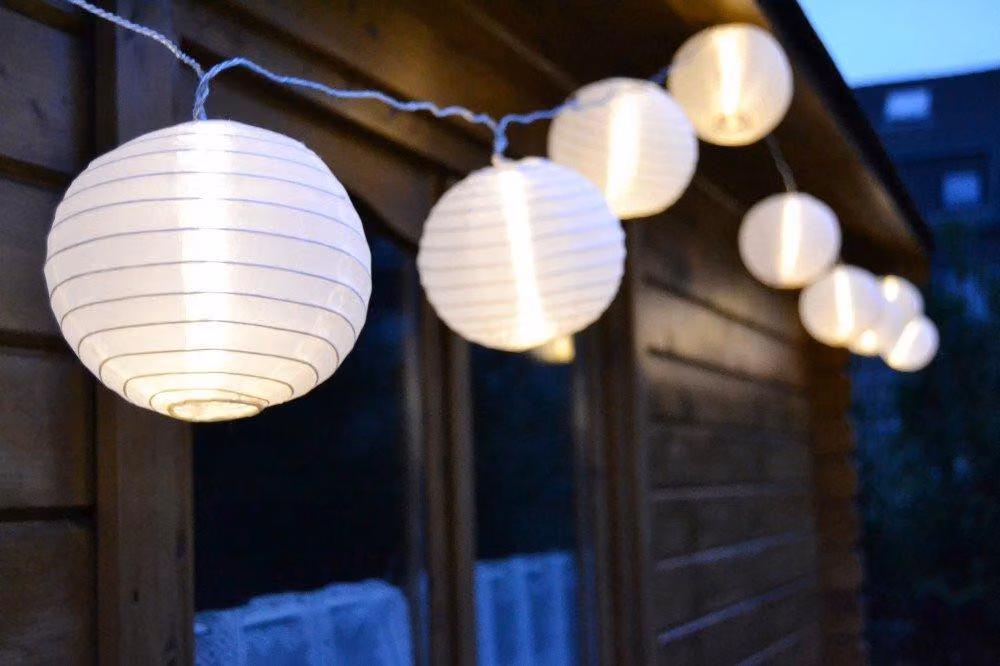 Catena di lanterne a LED, lunghezza 5 metri, 20 LED bianco caldo, diametro 7,5 cm, grado di protezione IP44
