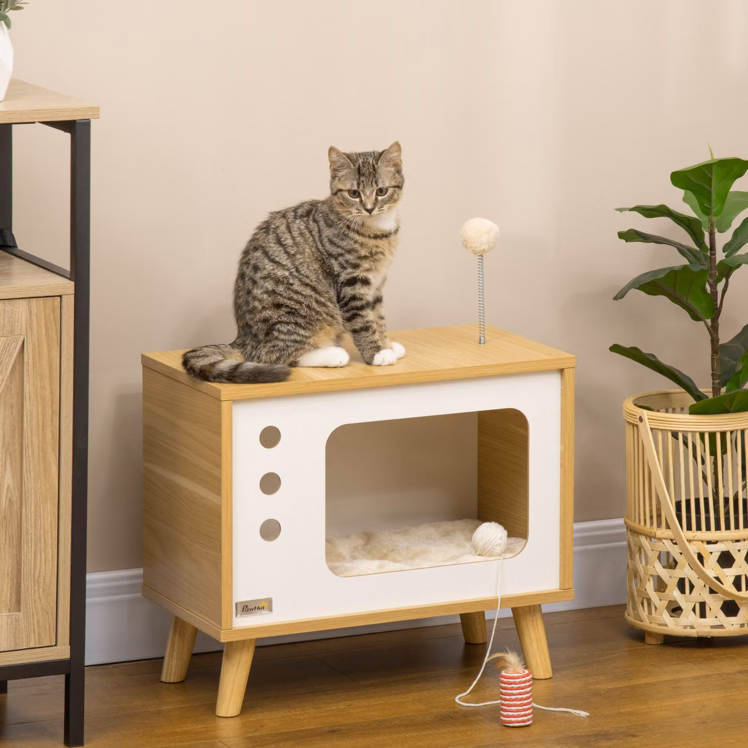 Casetta per gatti PawHut a forma di televisore retro con cuscino e giocattoli, mobile in legno marrone e bianco, L: 50 cm, P: 28 cm, H: 43 cm – 2