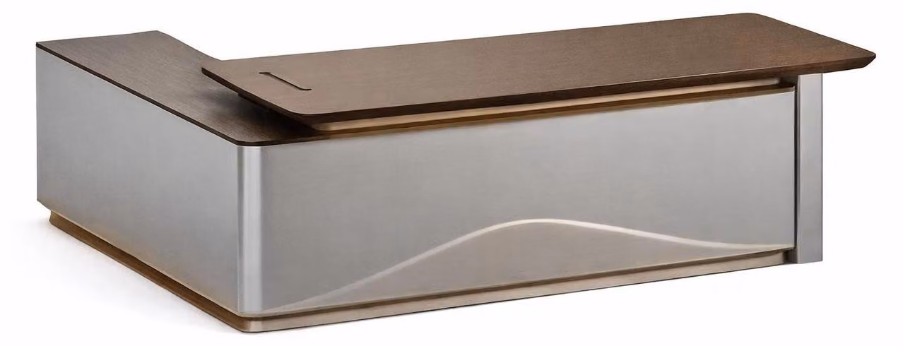 Scrivania moderna in acciaio inossidabile e legno, con elegante illuminazione