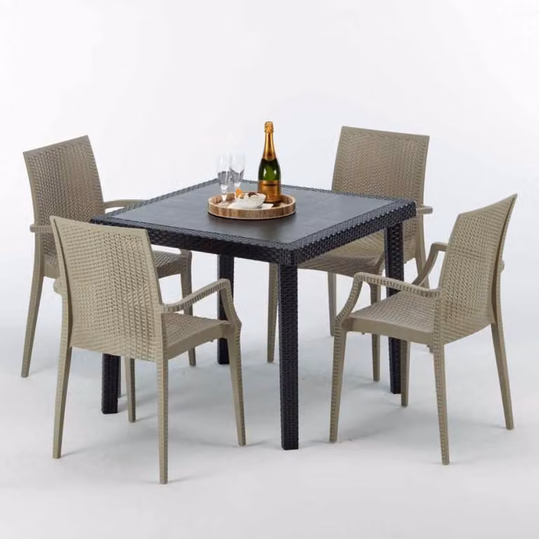 Tavolo quadrato nero e 4 sedie in polipropilene colorato Set di bastoni per esterni Grand Soleil Arm Bistrot Passion - Beige