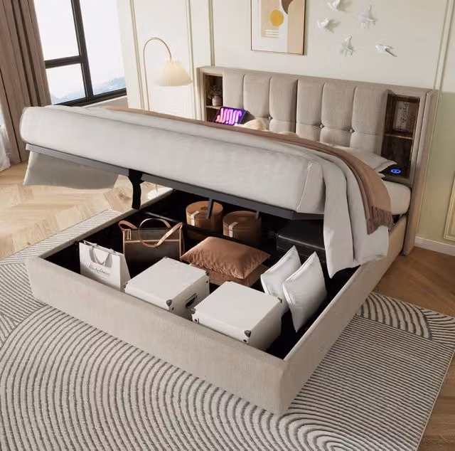 Letto matrimoniale 180x200 cm con testiera in lino naturale, ricarica wireless, USB e porta Type-C integrati, contenitore con rete a doghe in legno di pino