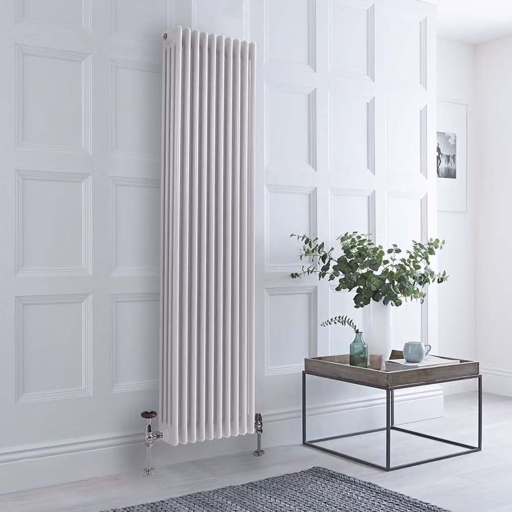 Radiatore a Quattro Colonne Tradizionale Verticale Bianco - 1800 mm x 470 mm - con Piedini - Regent
