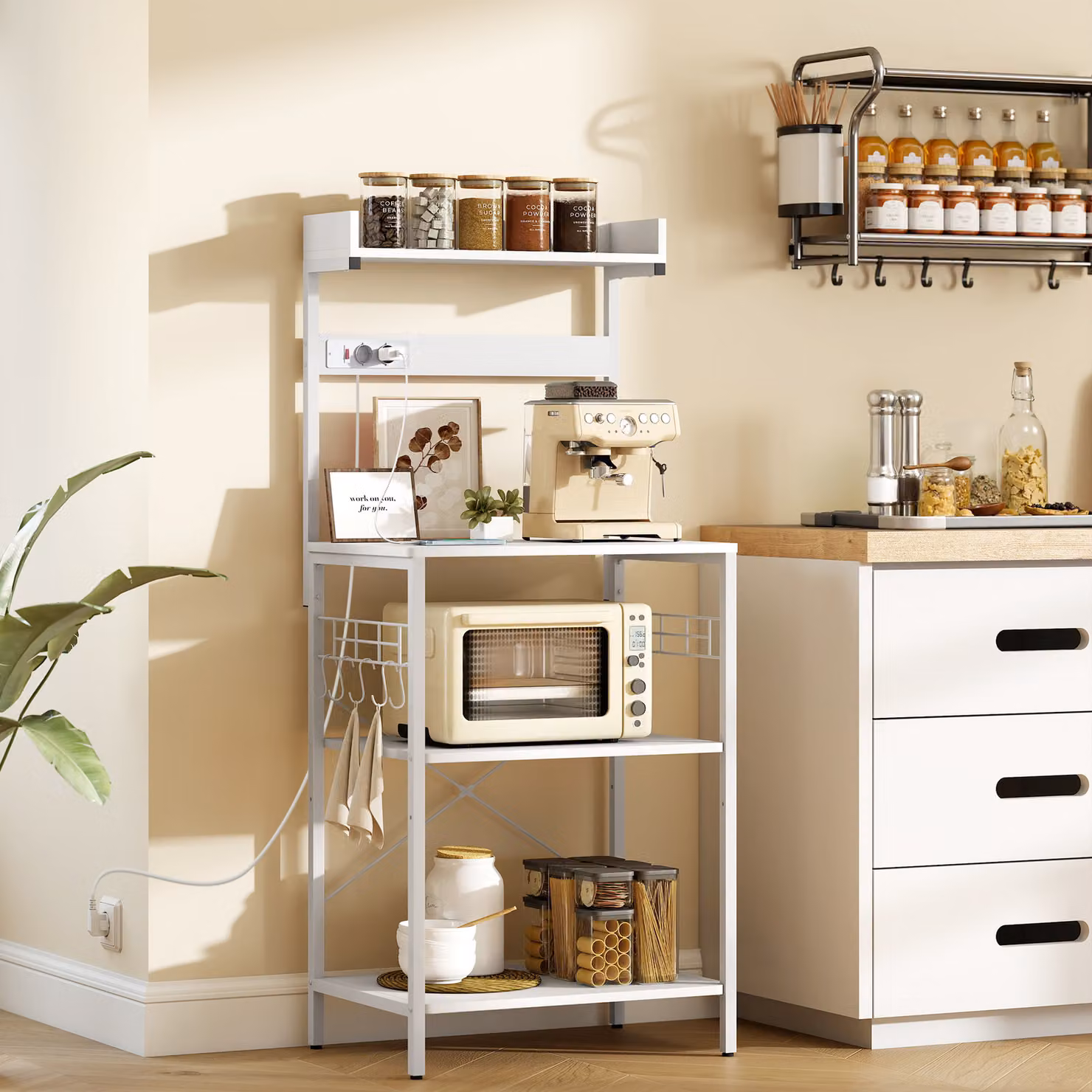 Scaffale da cucina HOMCOM bianco con ripiani regolabili e ripiano per microonde L 60 cm, P 42 cm, H 137 cm – 2