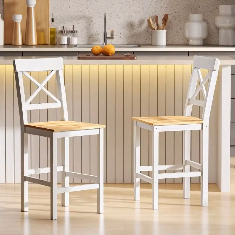 Set di 2 sgabelli da bar in legno di pino naturale con schienale a croce e poggiapiedi, H 97,5 x L 41 x P 46 cm