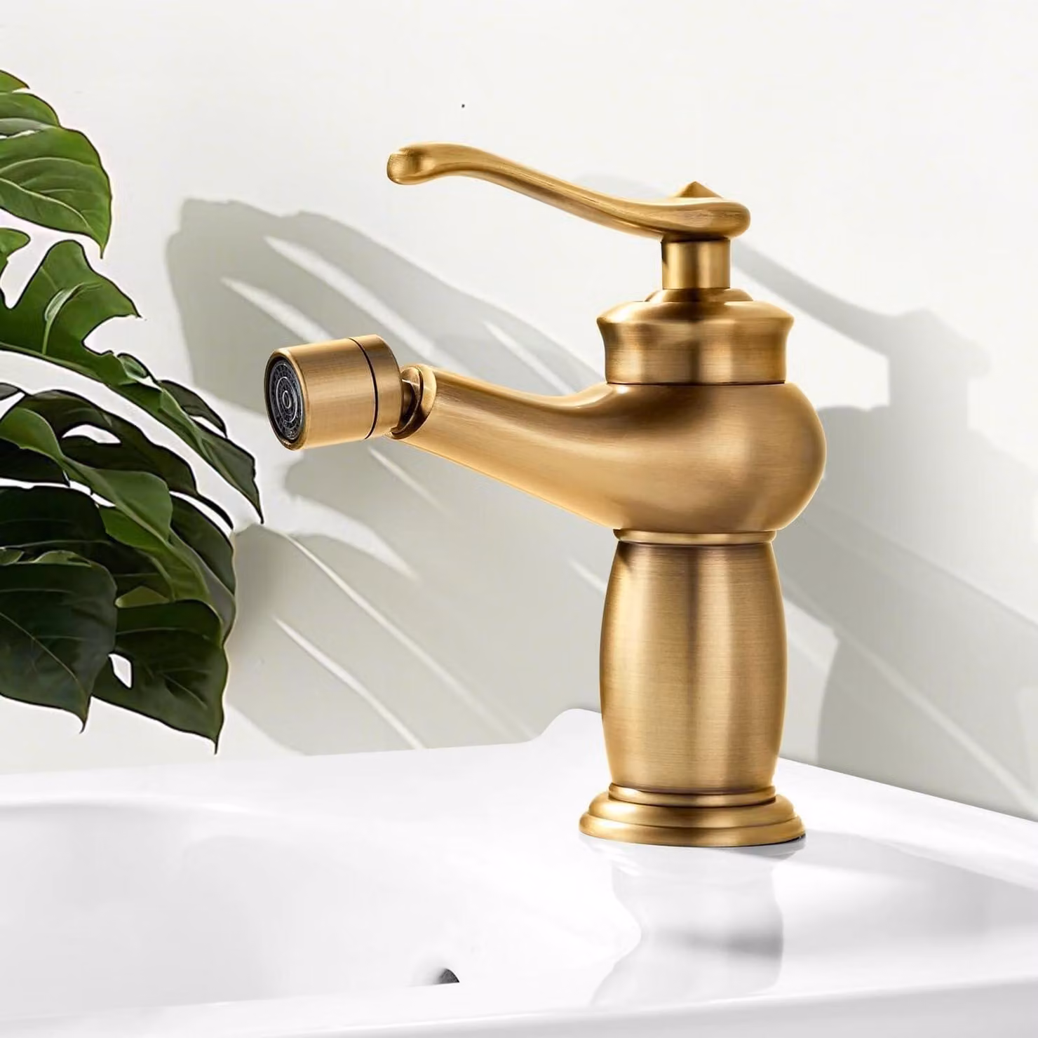 Miscelatore monocomando per bidet con bocchetta girevole, attacco G3/8, in ottone anticato
