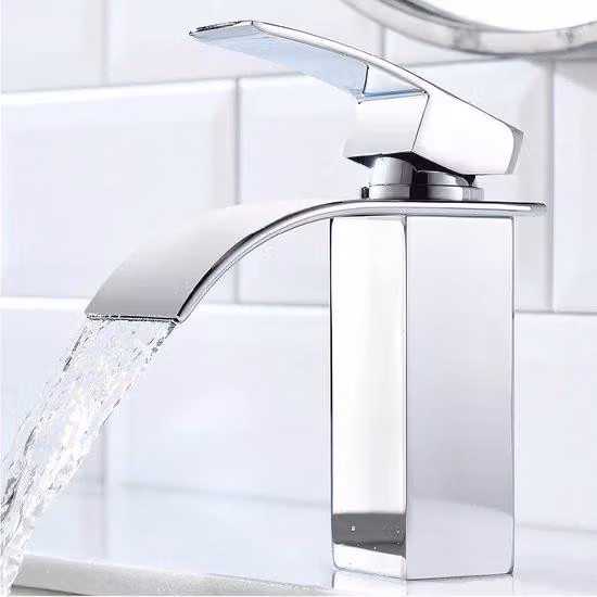 Rubinetto per tubo flessibile da bagno con sistema di riscaldamento e raffreddamento
