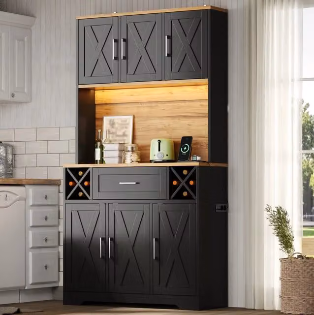 Credenza cucina alta con LED RGB, prese USB, portabottiglie estraibili, 105×40×180 cm