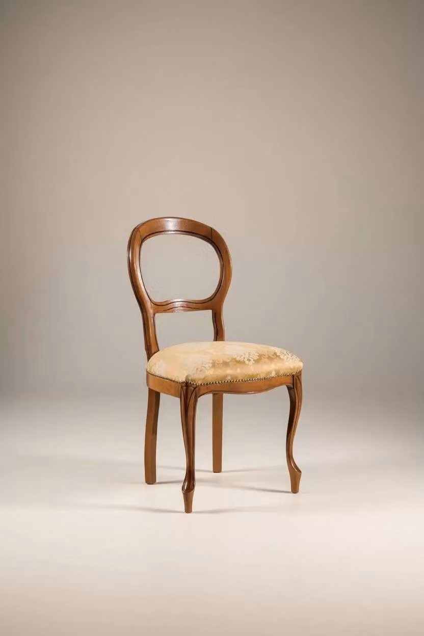 Sedia imbottita in legno di faggio con intagli floreali e tessuto beige Mobili 2G – 2