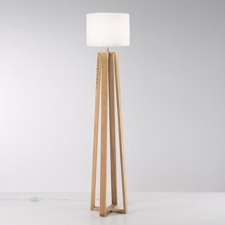 Lampada da terra BERRY in legno naturale con paralume in tessuto bianco 165 cm.
