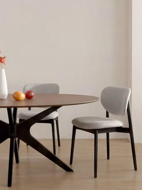 Sedia Ellie in legno massello nera con rivestimento perla Kenay Home