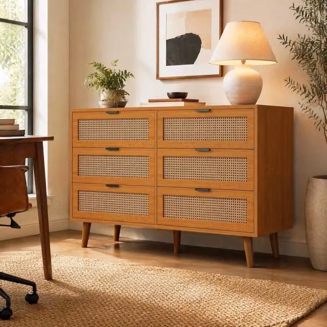 Cassettiera Mivray con 6 cassetti effetto rattan e gambe in legno noce, colore marrone, L: 120 cm, H: 76.5 cm, P: 40 cm