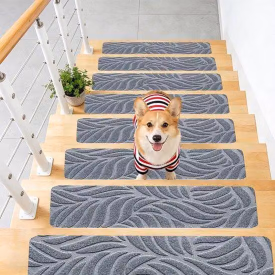 Set di tappetini antiscivolo, composto da 15 pezzi, dimensioni 76 x 20 cm, autoadesivi, ideali per scale in legno, perfetti per bambini, anziani e animali domestici, colore grigio chiaro