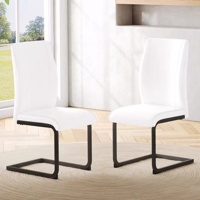 Set di 2 sedie da pranzo in similpelle bianca con gambe in metallo nero, design ergonomico per sala da pranzo moderna
