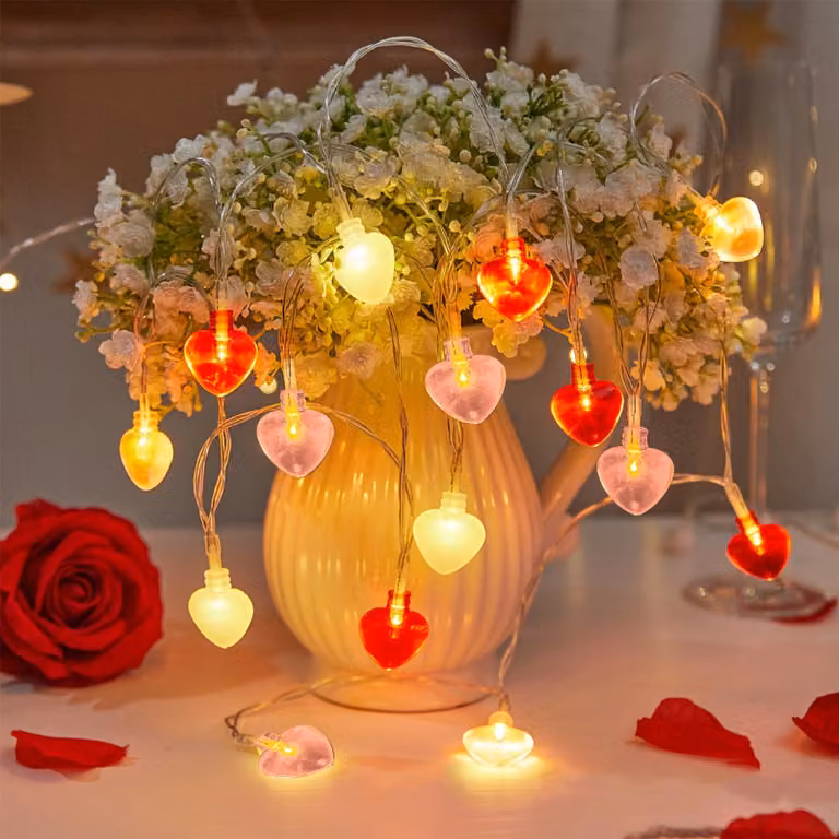Catena luminosa a forma di cuore, lunghezza 3 metri, 20 LED, alimentazione a batteria, colore rosa/rosso/bianco