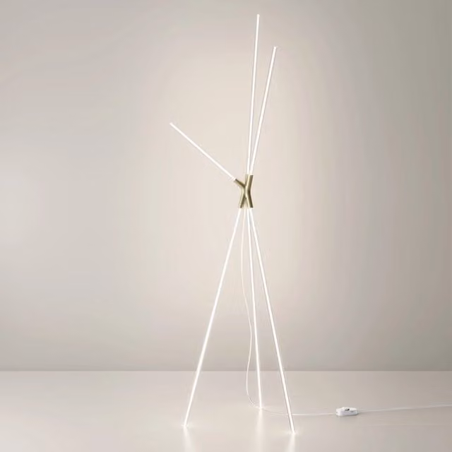 Brilliant Lampada da terra di design a treppiede con diffusori cilindrici in policarbonato e struttura in alluminio finitura Oro, tecnologia LED