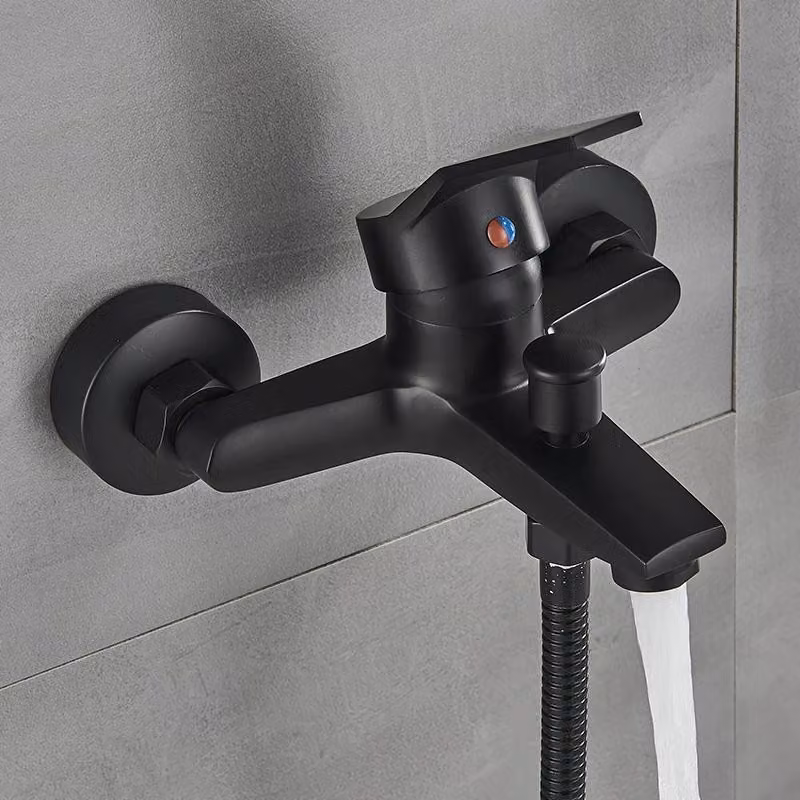 Miscelatore per vasca da bagno, montaggio a parete, con una sola leva per regolazione acqua calda/fredda, cartuccia in Vetroceramica, doccetta manuale, finitura nera opaca