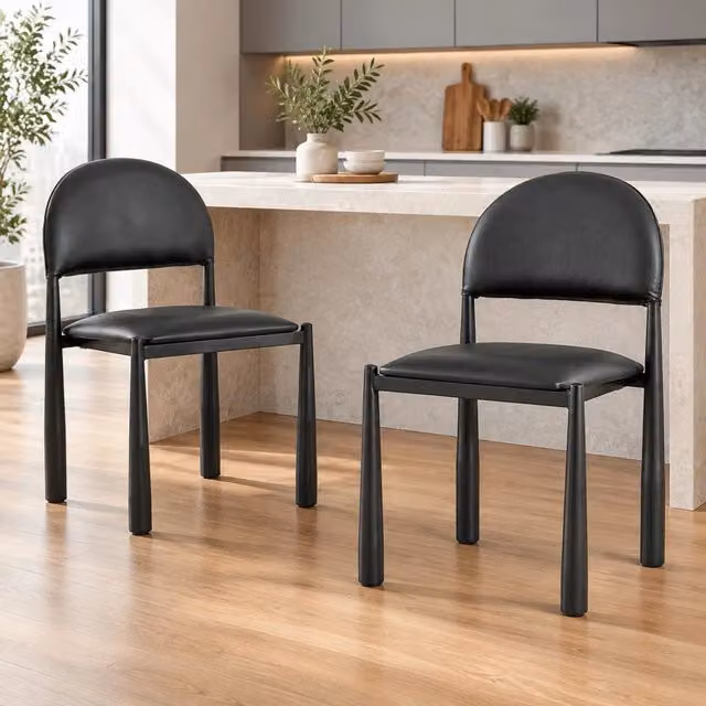 Sedia da pranzo nera in PU con schienale semicircolare e gambe in metallo