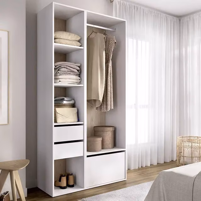 Armadio da camera da letto DMORA moderno in legno bianco e rovere con ripiani interni L: 45 cm, H: 205 cm, P: 45 cm
