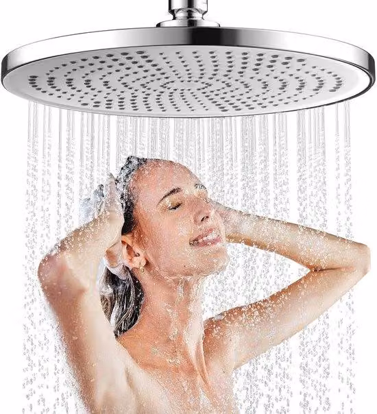 Soffione doccia rotondo a risparmio idrico Azomor con angolo regolabile e ugelli autopulenti
