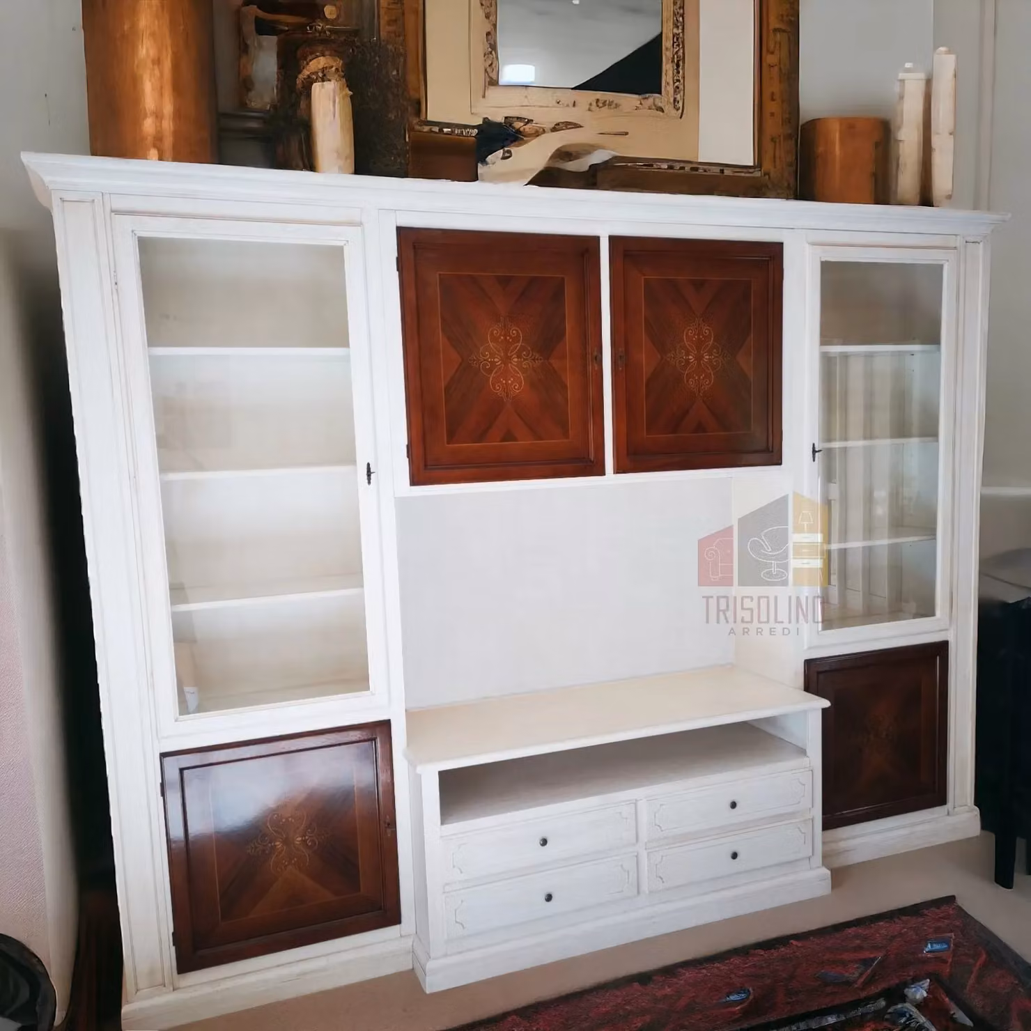 Parete attrezzata shabby in legno di pino bianca e noce con intarsi geometrici Mobili 2G L: 322 cm, P: 56 cm, H: 237 cm – 3