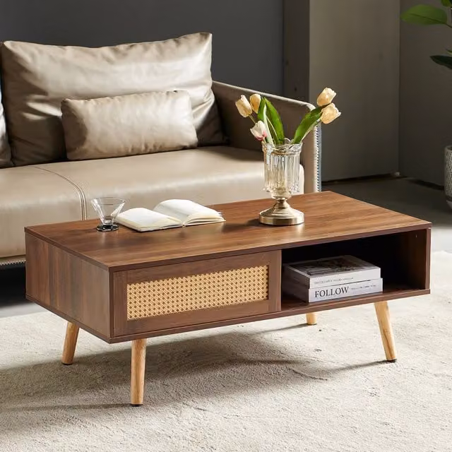 Tavolino basso fisso con anta scorrevole in rattan e gambe in legno; marrone; per soggiorno e camera da letto