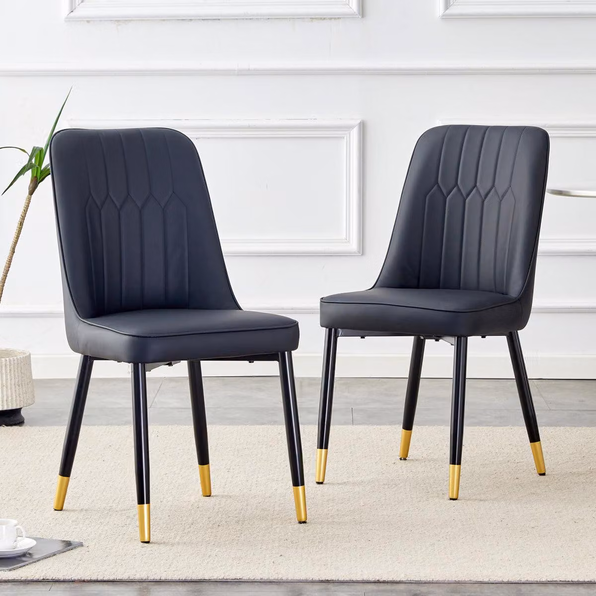 Set da 2 sedie da pranzo in Finto cuoio nera moderna, con schienale imbottito e gambe in metallo nero; comode sedie imbottite per sala da pranzo, cucina e camera da letto