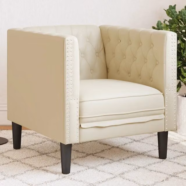 Poltrona Chesterfield in Ecopelle Beige con Braccioli e Struttura in Legno e Composito
