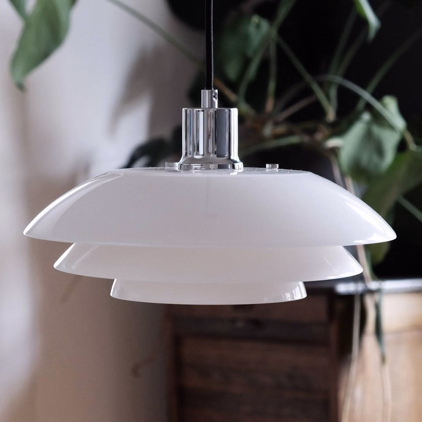 Dyberg Larsen Lampada a sospensione in vetro DL31, dimmerabile, Bianco / Opale, Soggiorno / Sala da pranzo, Vetro, Scandinavo, Lampada a sospensione