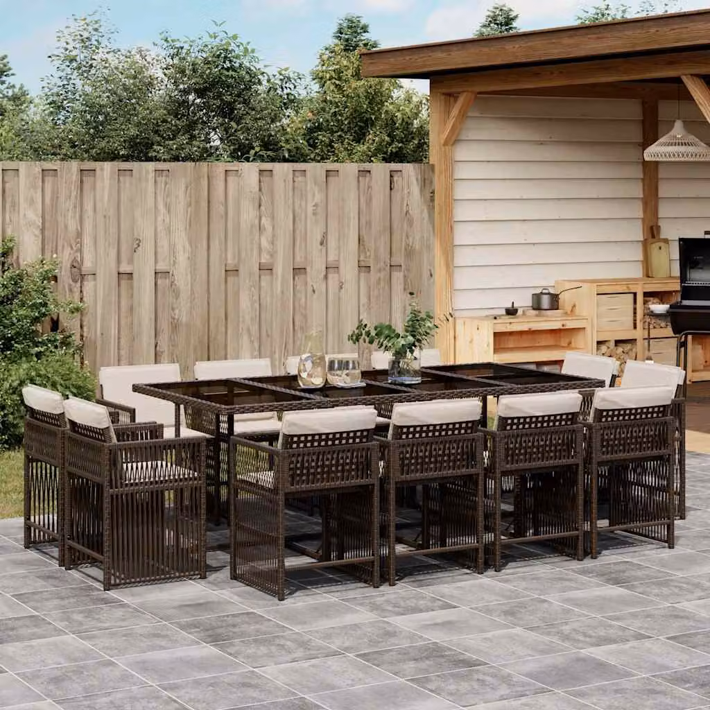 Set da Pranzo da Giardino vidaXL 13pz in Polyrattan Marrone con Cuscini Bianchi e Tavolo in Vetro – 1