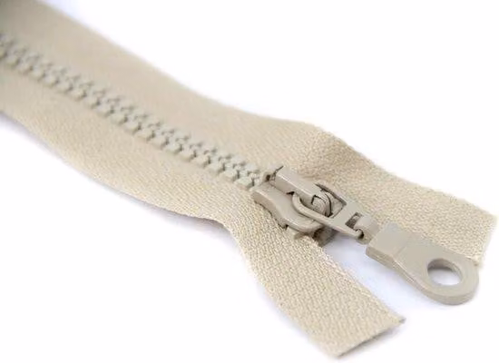 Cordoncino in plastica da 5 mm con fermaglio in plastica - beige scuro - 55 cm