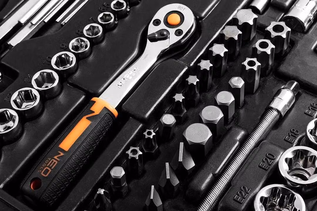NEO TOOLS Chiavi a bussola da 1/2", 3/8" , 1/4", set di 233 pezzi.