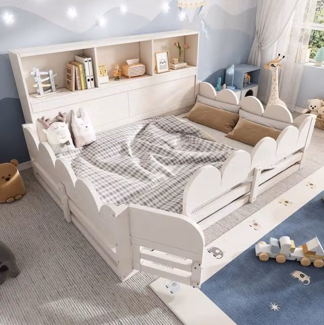Letto a pavimento per bambini 140x190 cm bianco con barriera, porta e ripiano